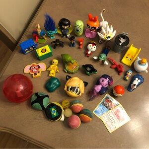 Random Bundle of Kids Children’s Trolls Lego Pokémon Power Puff Play Mario Toys